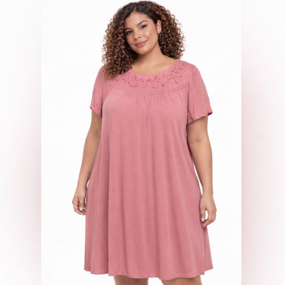 Torrid Size 1 Pink Boho Swing Dress Embroidered Yoke Cottagecore Prairie